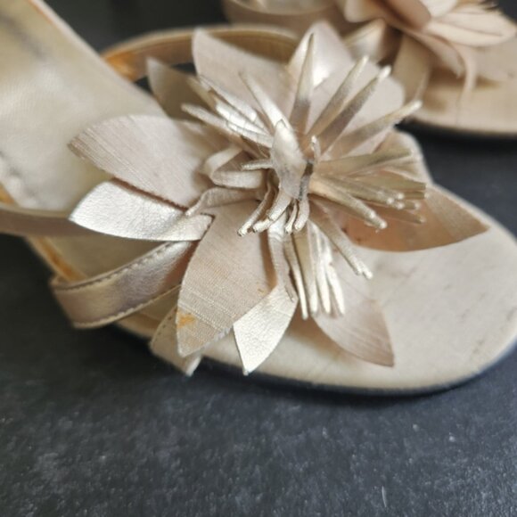 Sophisticated Tan Heels with Satin Bow Detail - Picture 2 of 4